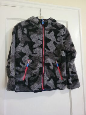 Swiss Alps Black and Grey Camo Long Sleeve Fleece Jacket Size 10/12